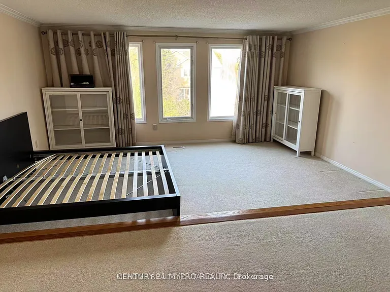 46 Cranleigh Dr — Photo 8