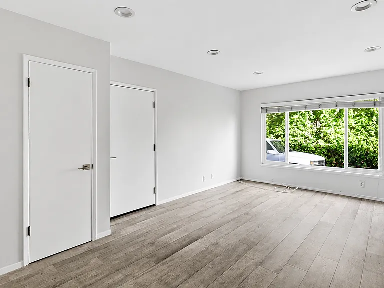 1676 Manning Ave #6 — Photo 1