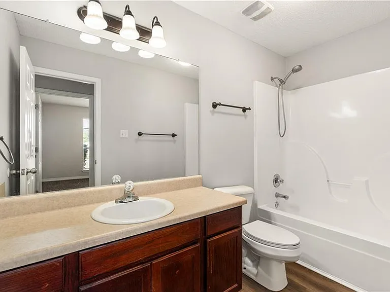 2218 Summer Xing — Photo 15