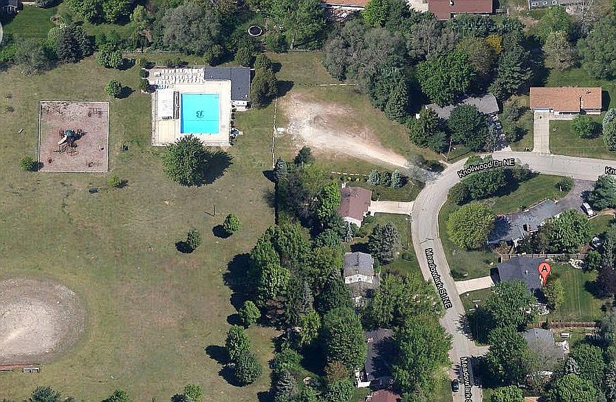 1st image of 6246 Meadowlark Dr NE