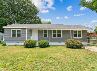4 Greenwood Dr, Hampton, VA 23666