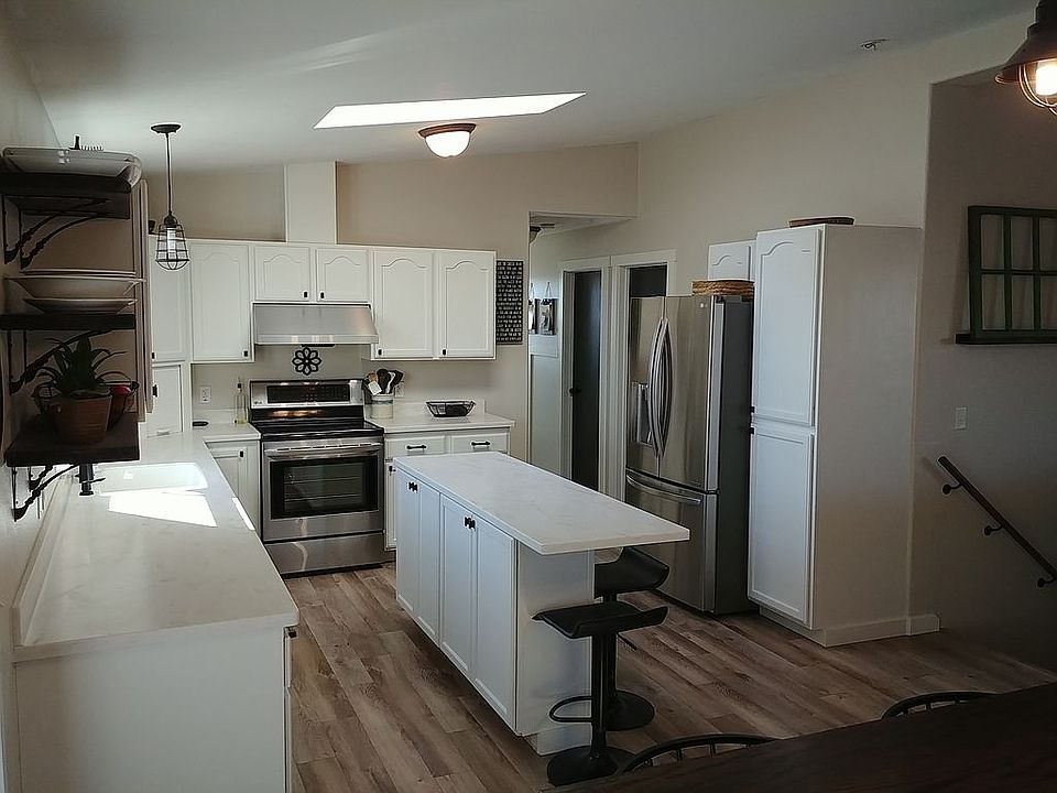 1st image of 912 Cedar Ave