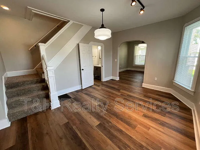 1123 Churchman Ave — Photo 5