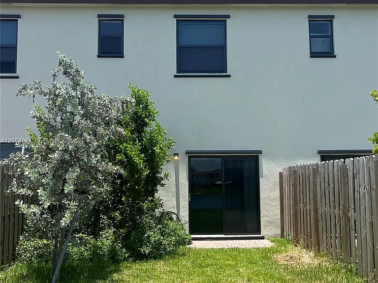 10124 SW 228th Ter — Photo 15