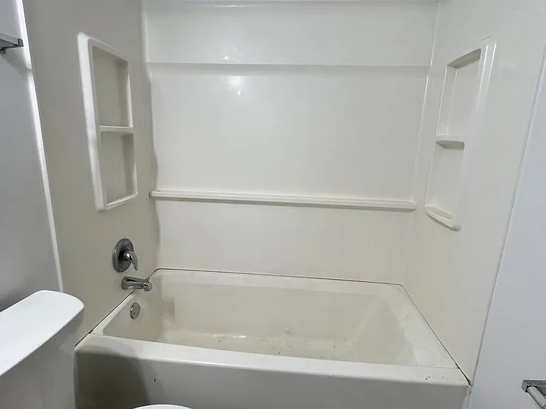 2332 S Duluth Ave — Photo 13