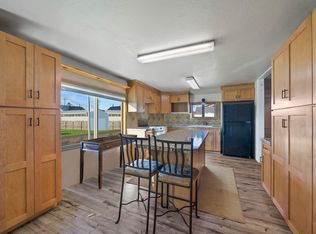 2702 6th St, Tillamook, OR 97141