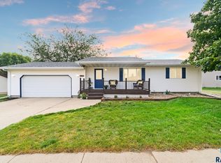 716 Candy Ln, Canton, SD 57013