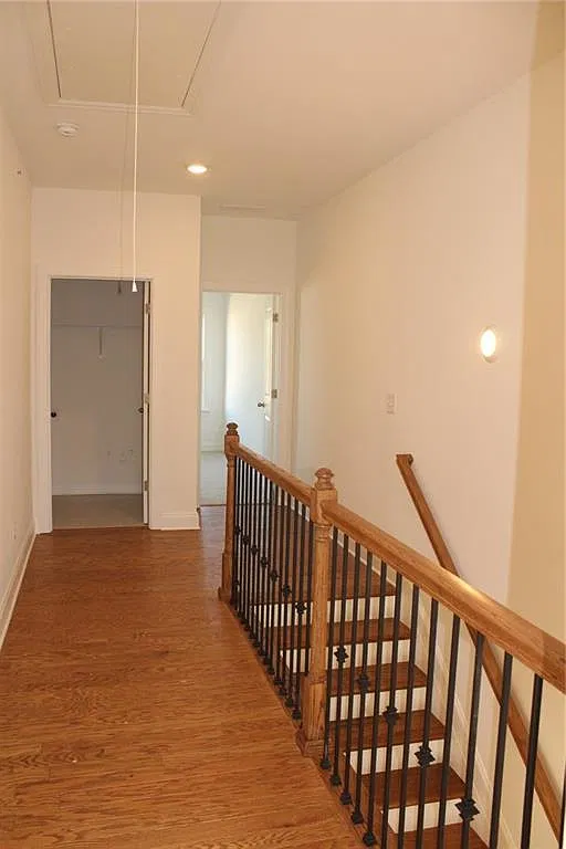 3 bed, 3.5 bath, 1900 sqft, $3,950 — Photo 3
