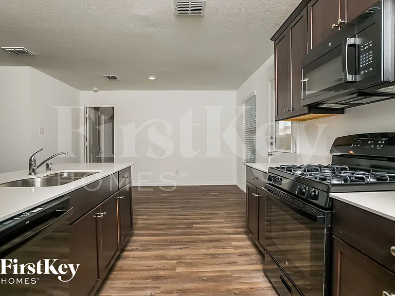 1614 River Crossing Dr — Photo 7