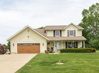 5832 Wells Ln, Cedar Rapids, IA 52411