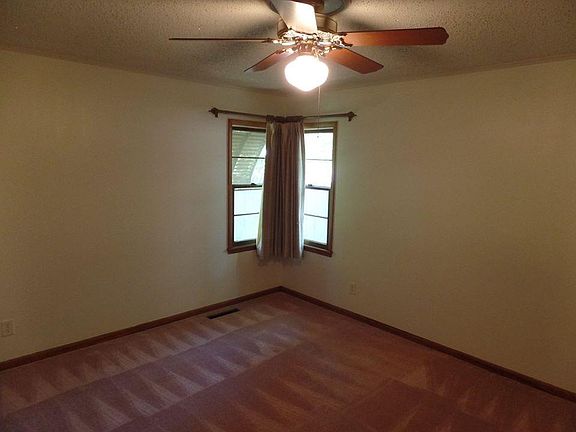 4th image of 901 S Pine St
