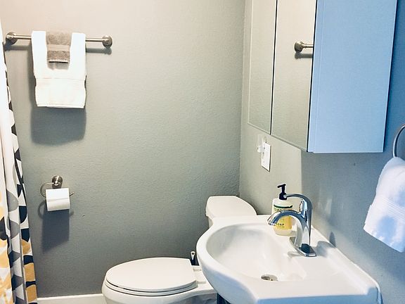 Guest bathroom with shower 