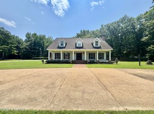 240 Shrinewood Dr, Columbus, MS 39705