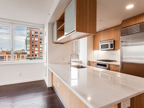 4th image of 200 E End Ave #17B