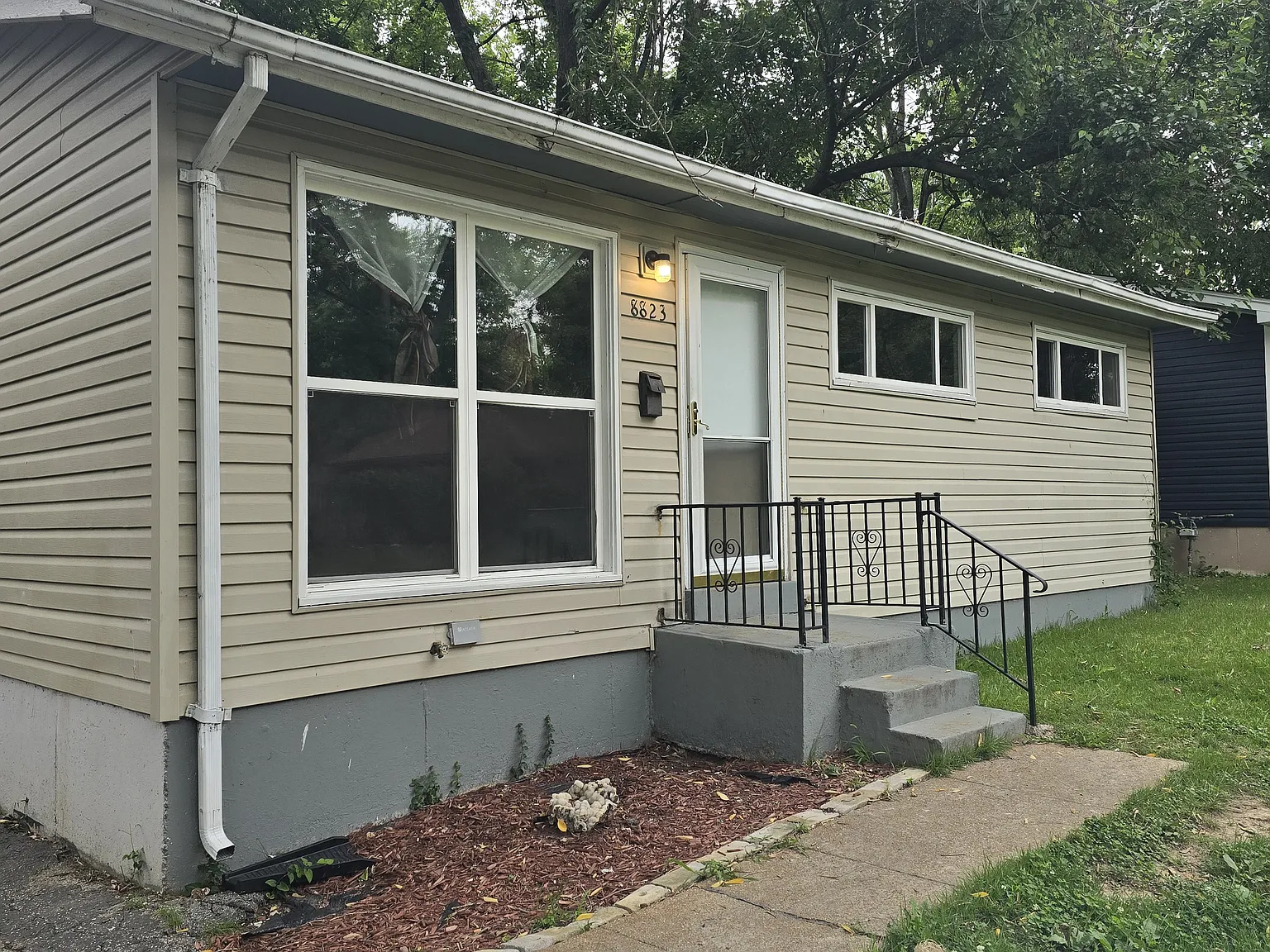 3 bed, 1250 sqft, $1,325 — Photo 2