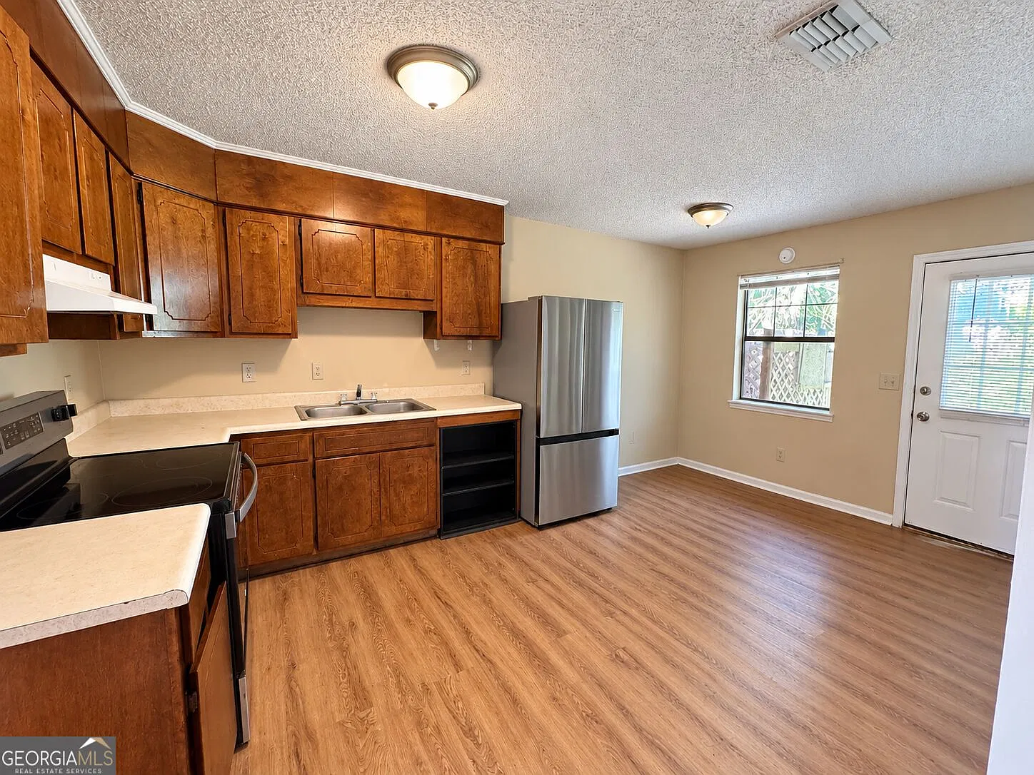3 bed, 2.0 bath, 1152 sqft, $1,550 — Photo 4