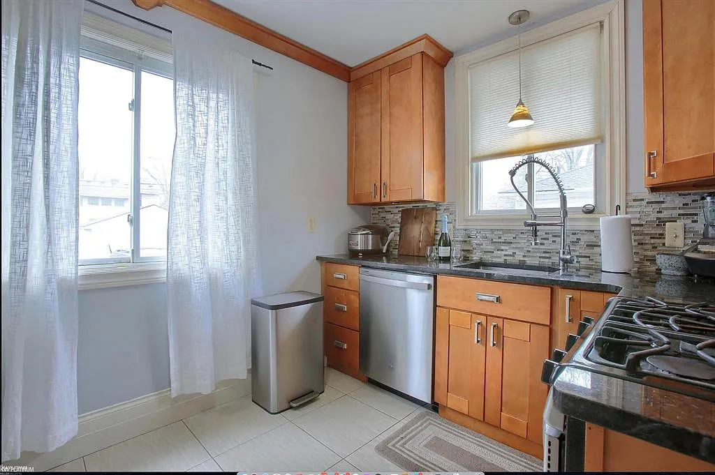 736 Gardenia Avenue - 1 — Photo 3