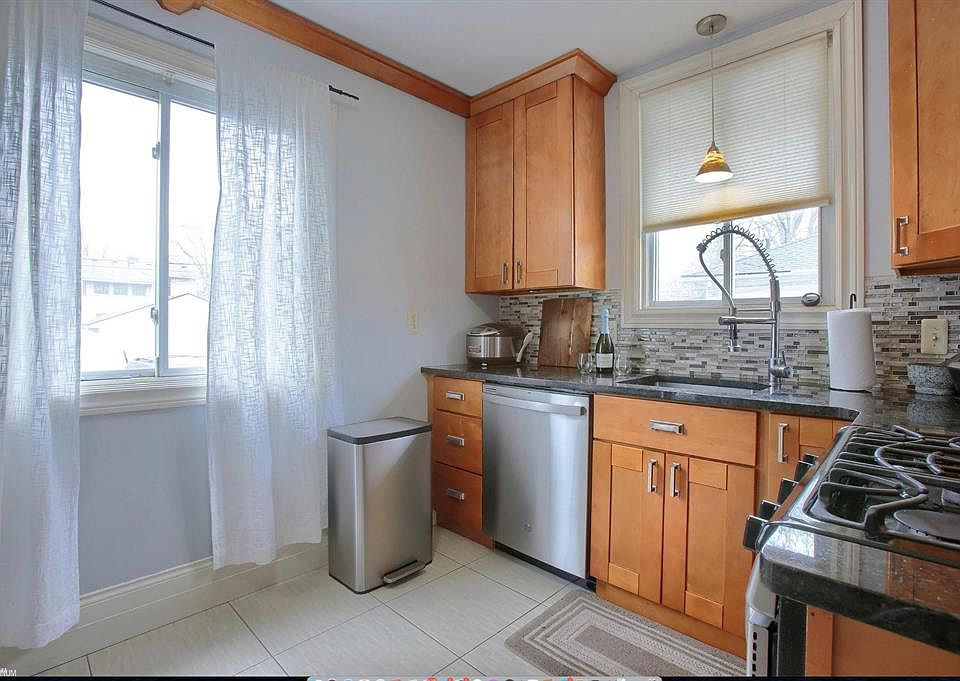 736 Gardenia Ave, photo 3