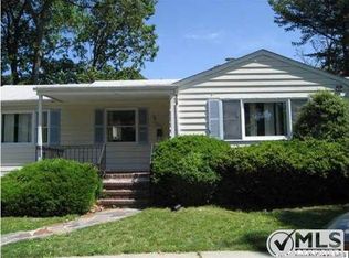 307 Roosevelt Ave, Oakhurst, NJ 07755