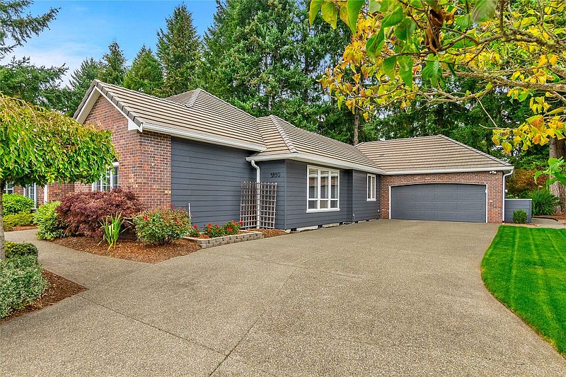 3rd image of 3930 Prestwick Lane SE