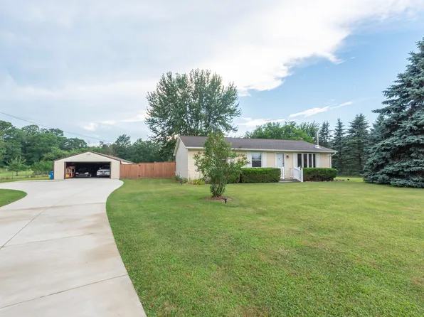3348 Dexter Trl, Stockbridge, MI 49285
