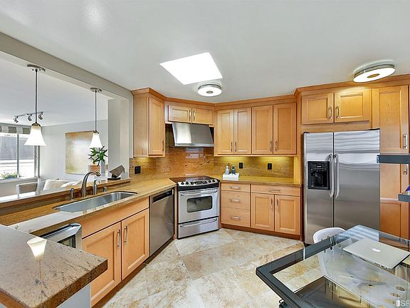 4th image of 2101 Baker St APT 11
