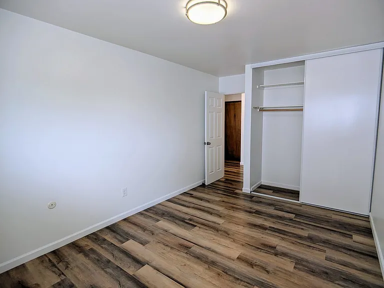 Tiki Apartments — Photo 25