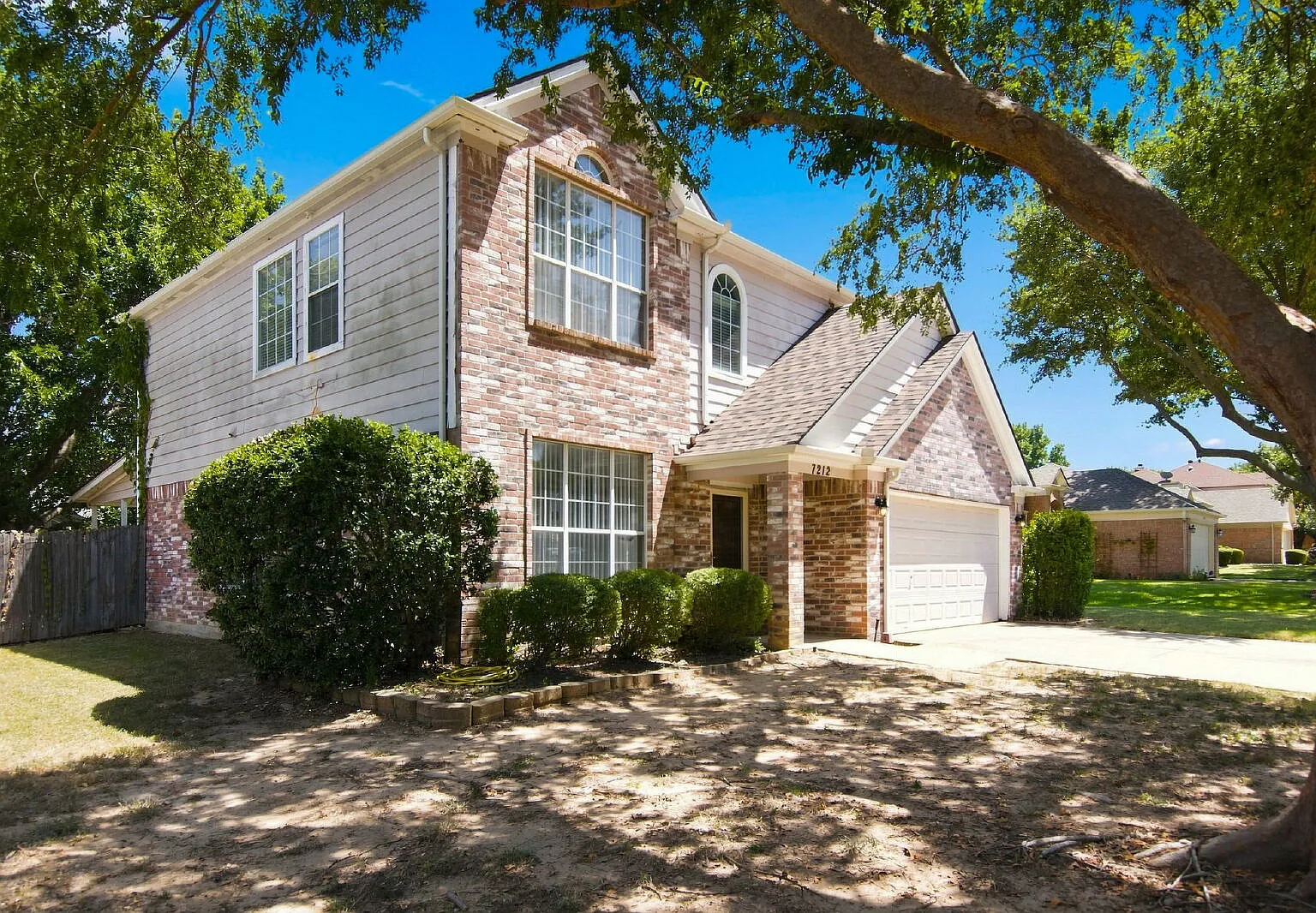 3 bed, 2.0 bath, 1949 sqft, $2,350 — Photo 2