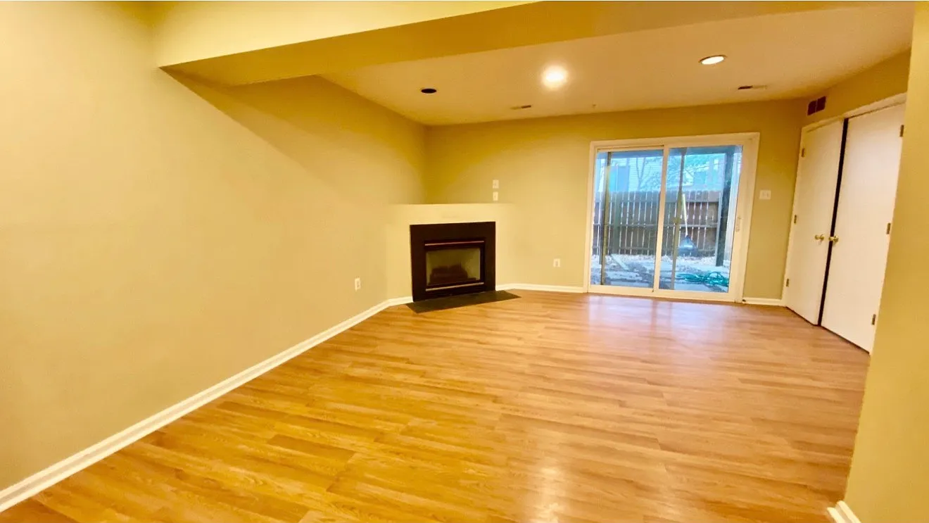 4 bed, 3.5 bath, 2080 sqft, $3,200 — Photo 2