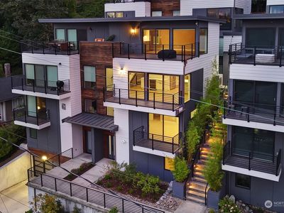 2208 12th Avenue W, Seattle, WA, 98119