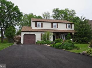 552 Ivyland Rd, Warminster, PA 18974