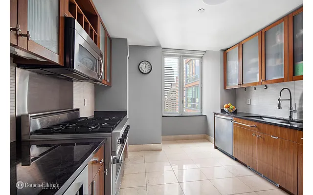 Rented by Douglas Elliman | media 26
