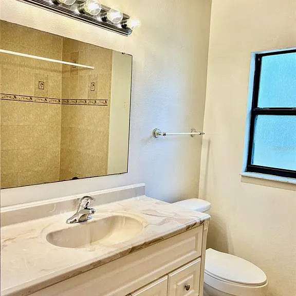 718 Buckminster Cir — Photo 14