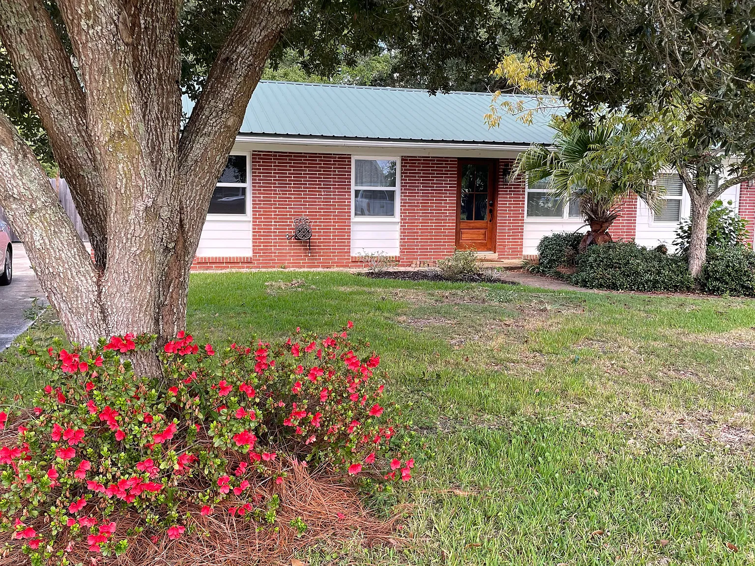 4 bed, 2.5 bath, 1956 sqft, $2,400 — Photo 1