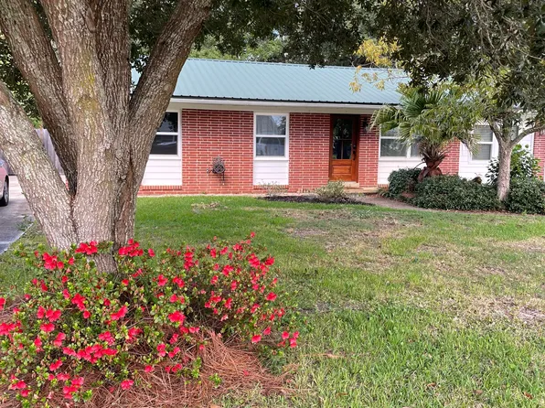 605 Clark Ave, Ocean Springs, MS 39564