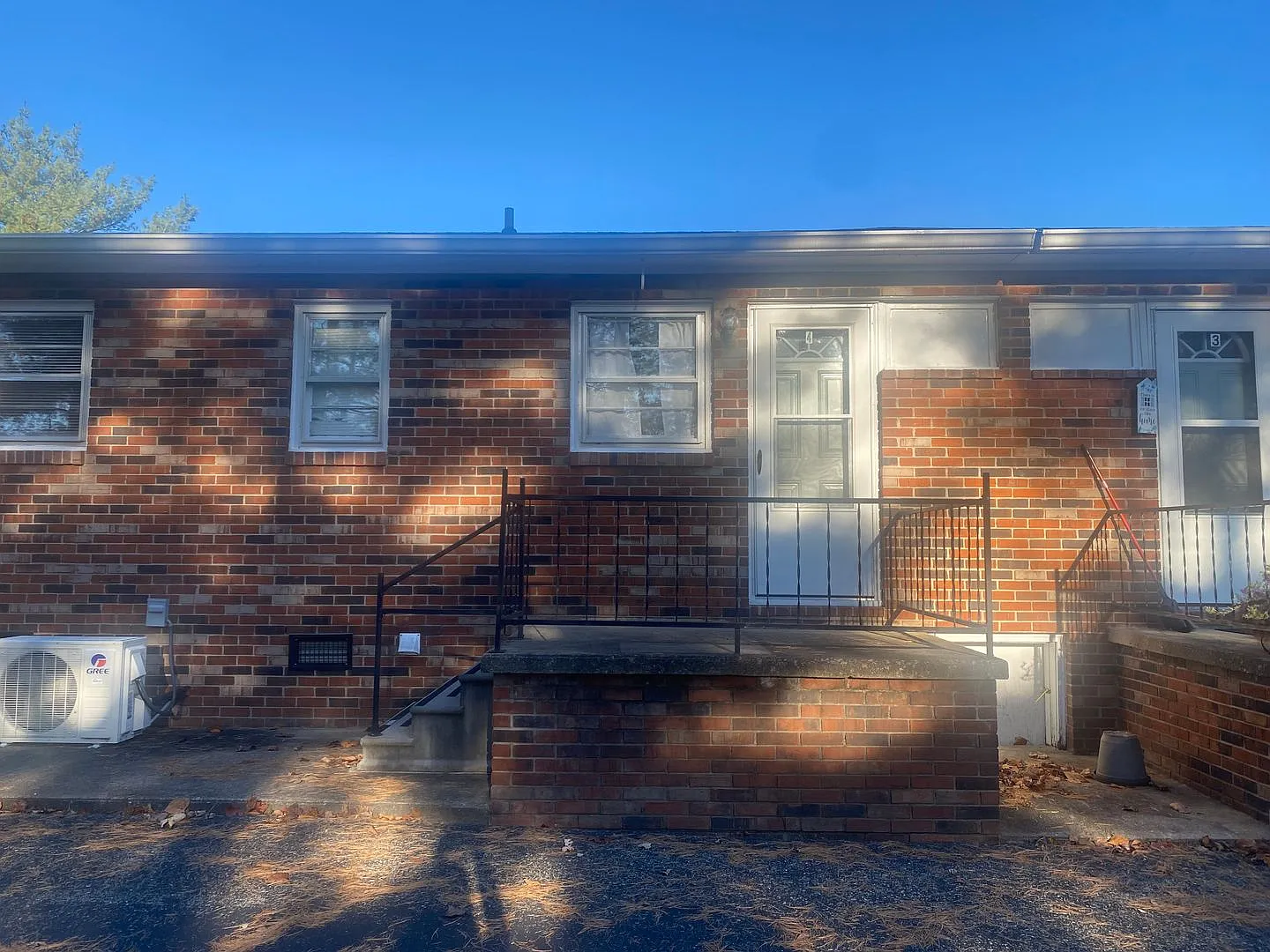 8 Lynn Terrace Ct — Photo 2