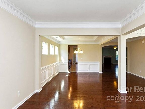 3rd image of 208 Morning Dew Ln