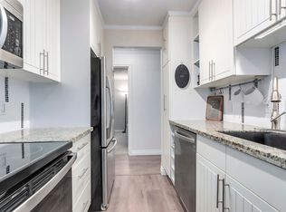 2004 Fullerton Ave #303, North Vancouver, BC V7P 3G8