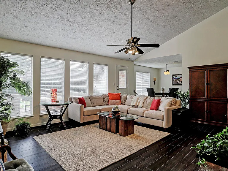 14207 Wickersham Ln — Photo 2