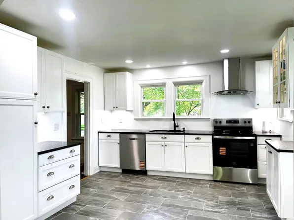 44 Horseshoe Dr, Paris, KY 40361