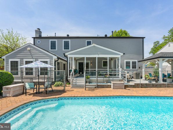 3105 Savoy Dr, Fairfax, VA 22031