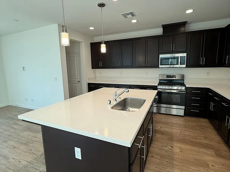 2460 Cinnabar Dr — Photo 4