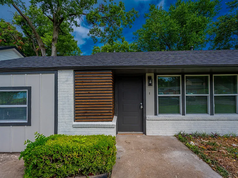 2465 Garapan Dr — Photo 1