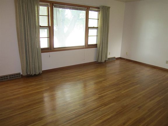 3rd image of 314 W Elder St