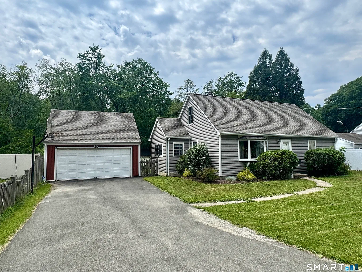 4 bed, 1.0 bath, 1231 sqft, $3,400 — Photo 4