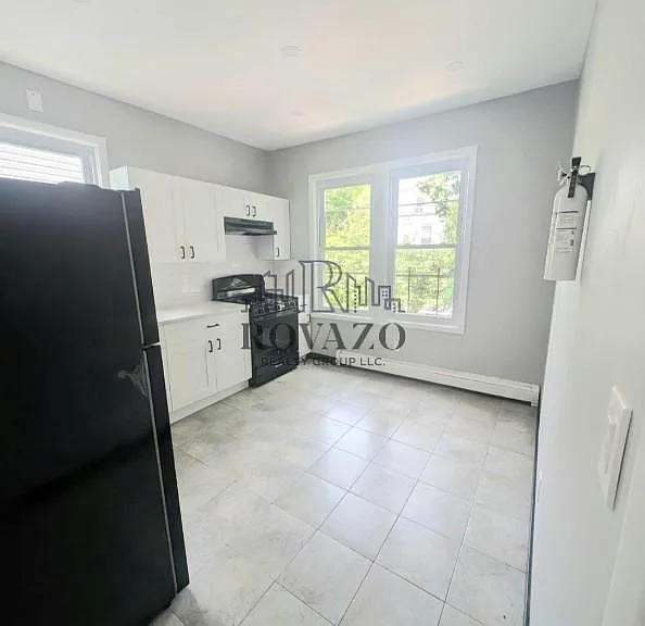 167 Shephard Ave #1L — Photo 2