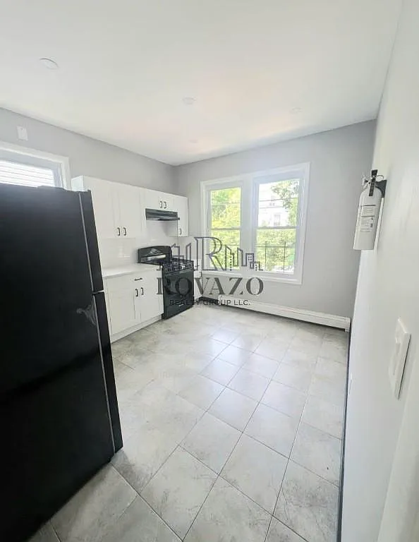 Building Photo - 167 Shephard Ave #1L