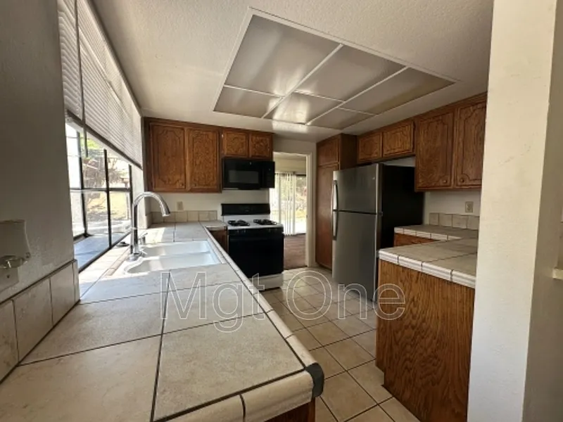 3 bed, 2.0 bath, 1499 sqft, $2,800 — Photo 2