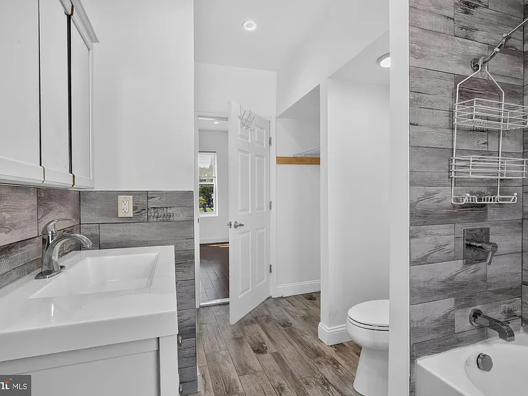 2319 N College Ave #B — Photo 21