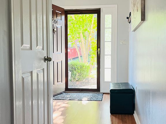 4th image of 2204 Stech Dr